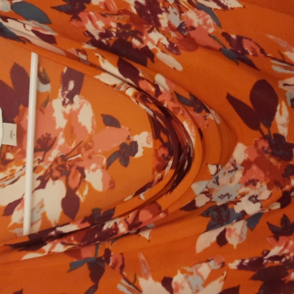 PRETTY floral blouse ! - Picture 2 of 6